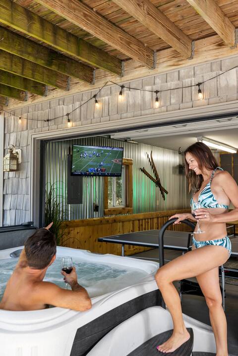 Treehouse@Higgins Lake *HOT TUB* Fireplace/FirePit