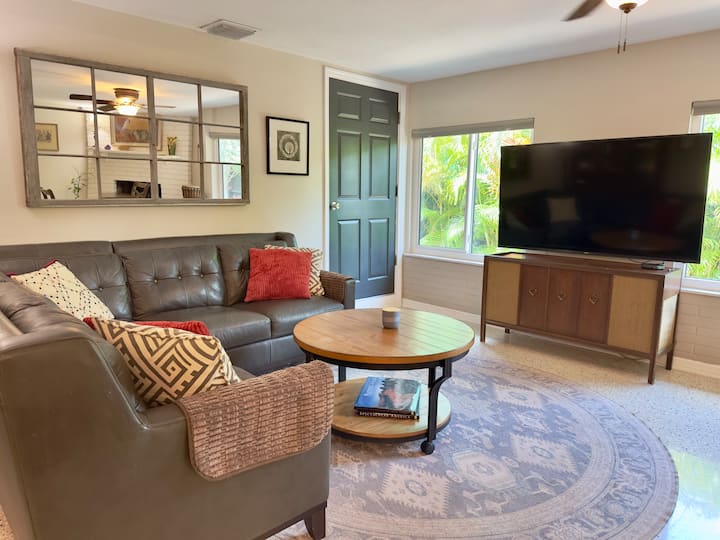 Cozy Garden Home - St. Petersburg, FL