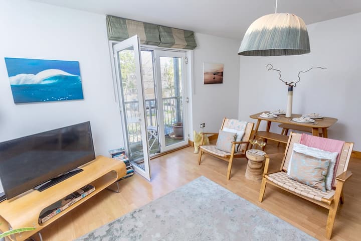 Style-led Apartment With Private Parking Space - Newquay