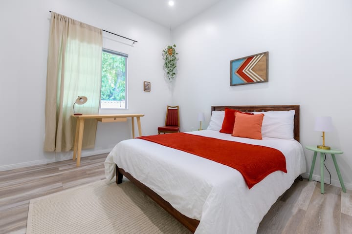 3号卧室配有专用办公桌。