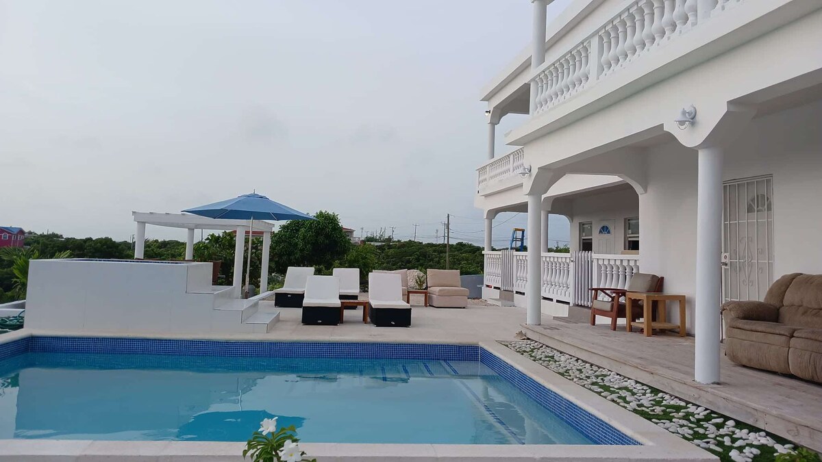 New condo with sea view (unit 3)