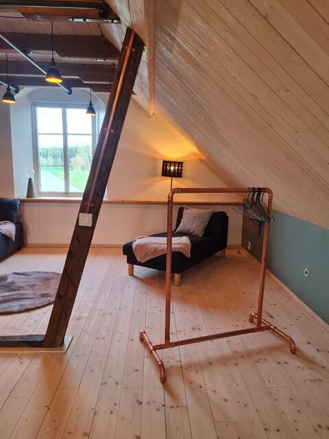 Top Airbnb: Rural accommodation in a warehouse. in Motala