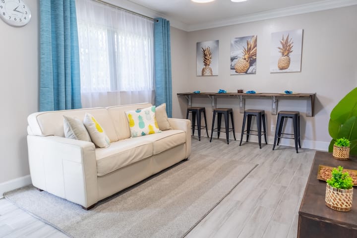 Cozy 1 Br Near Coral Beach W/ Backyard & Parking - Freeport