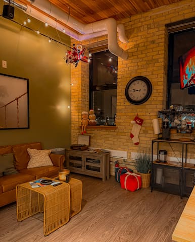 Heart of the City: Cozy 2BR Loft w/Private Cinema