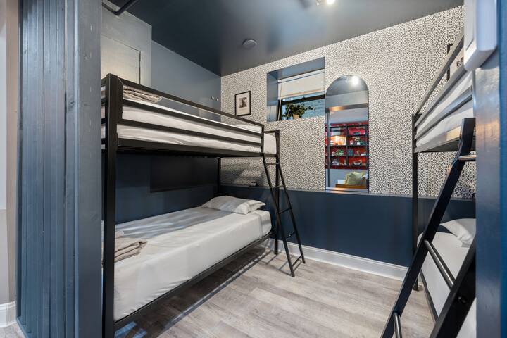 Wrigleyville Garden 3BR/9beds Pod gallery image 2