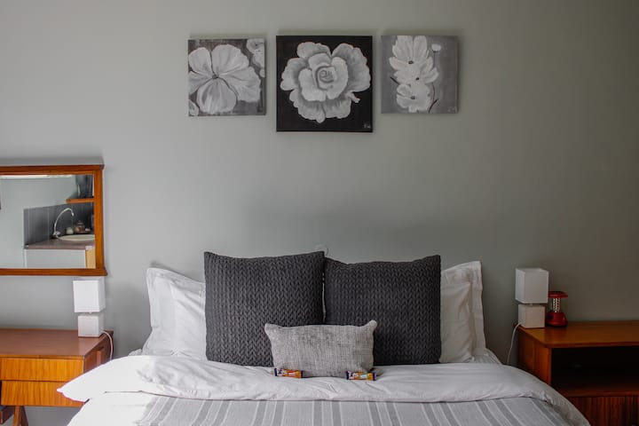 Tumble In Guesthouse - Entire Guesthouse - Underberg