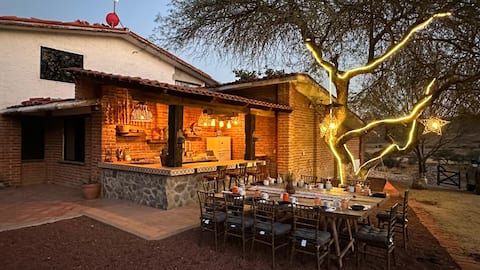 Cabin, 15min Metropolitan, 16 pax, Events 60pax