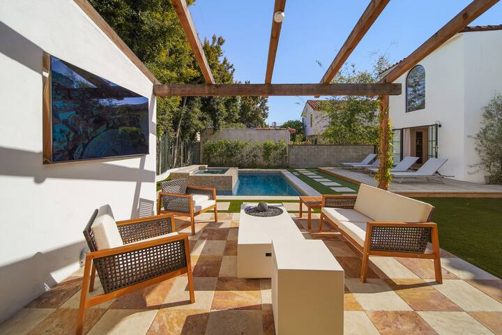 Bella Villa: Luxury Spanish Retreat Near The Grove gallery image 5