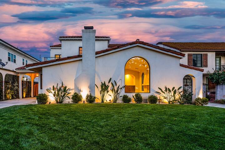 Bella Villa: Luxury Spanish Retreat Near The Grove gallery image 2