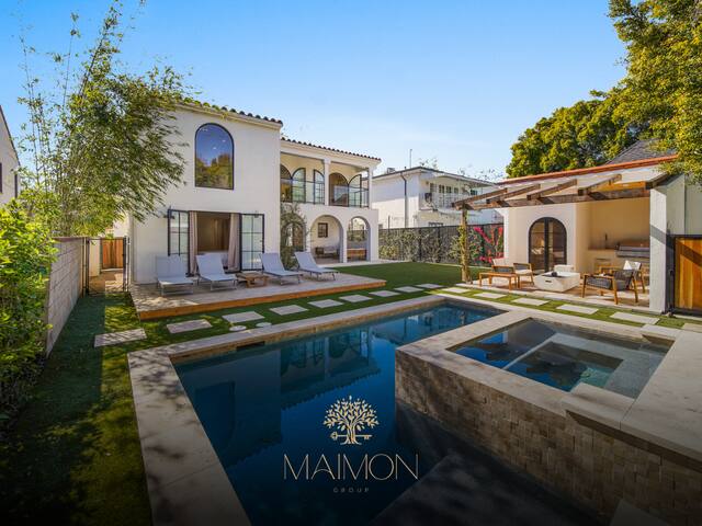 Bella Villa: Luxury Spanish Retreat Near The Grove