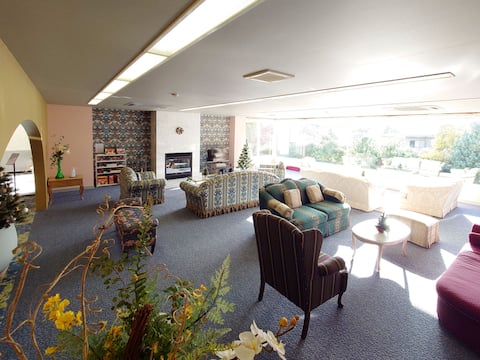 [Entire building] 7 rooms for up to 26 people | 60 minutes by car from Osaka | Quiet large private s