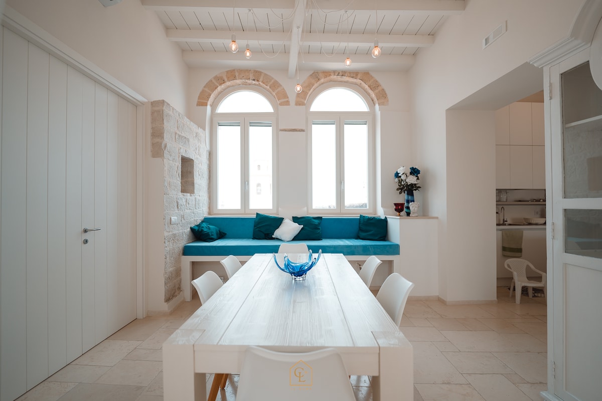Top Airbnb: The arches on the sea in Bisceglie
