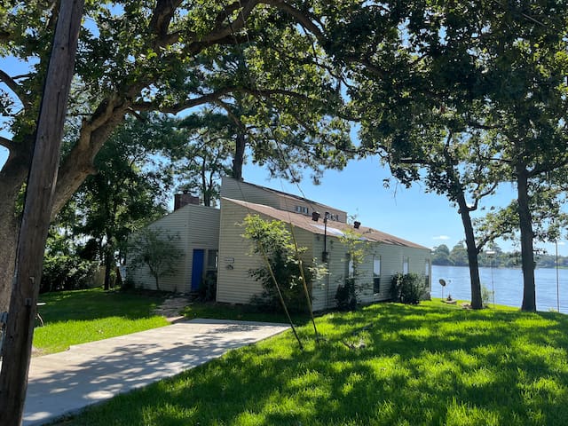 Unique Location. Best part of the lake!