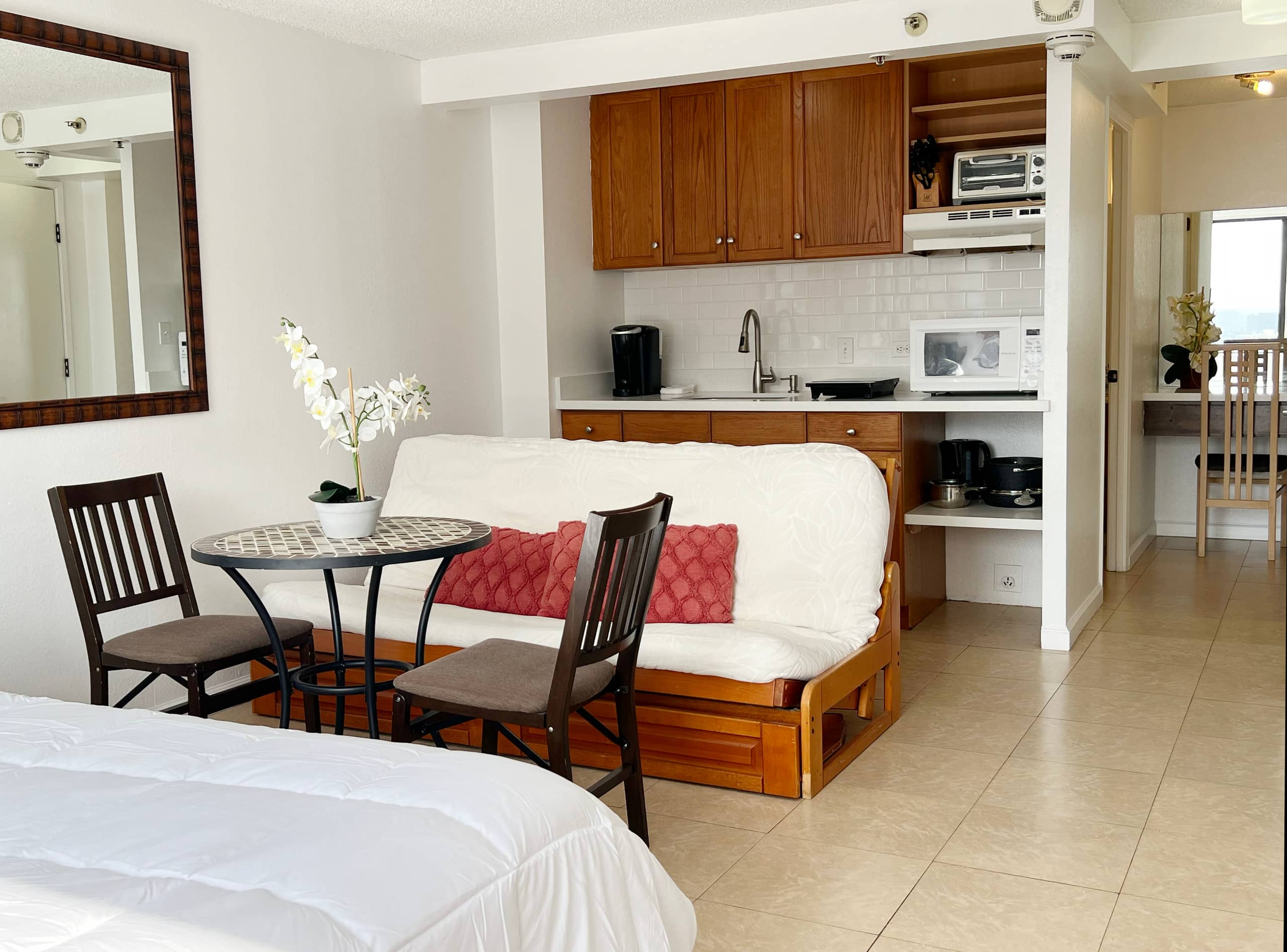 Waikiki 2BR/2Bath Suite + Catamaran Adventure - Image 3