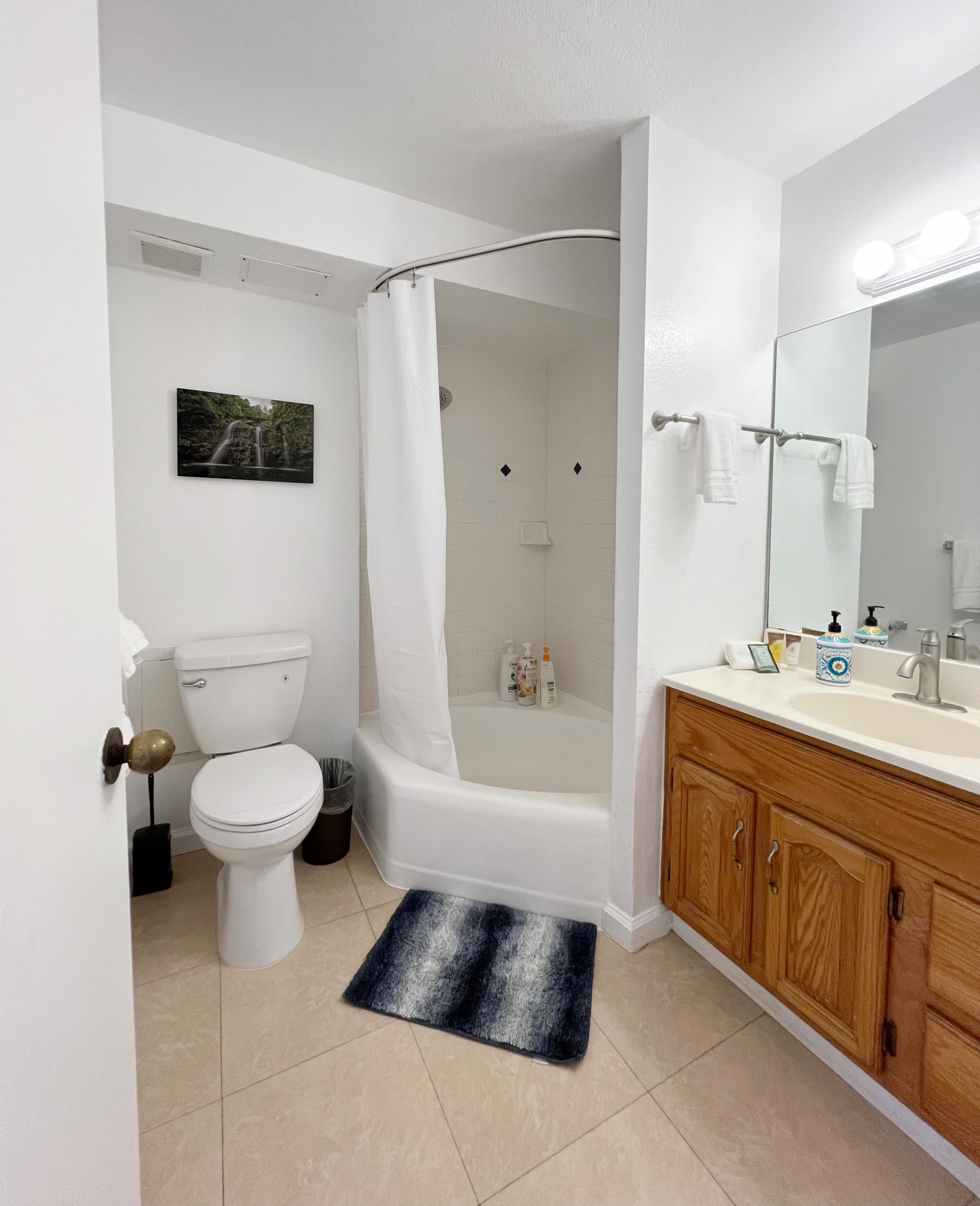 Waikiki 2BR/2Bath Suite + Catamaran Adventure - Image 8
