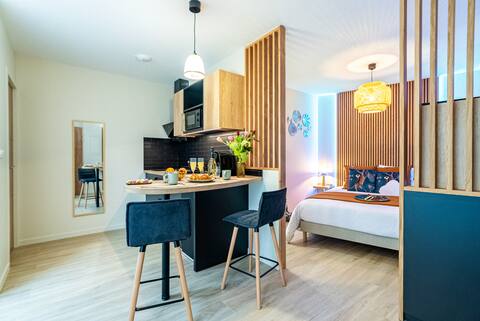 Popular Airbnb listing: L'Amour d'Or Romance & Relaxation Besançon in Besançon