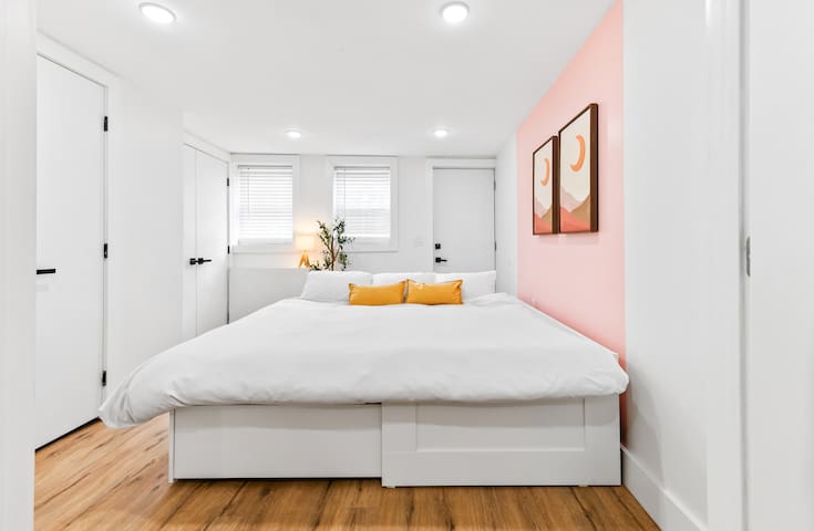 LUX! 3 FLRS Townhome w/Arcade| 10 Mins Dri to Path gallery image 4