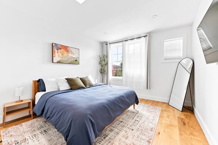 LUX! 3 FLRS Townhome w/Arcade| 10 Mins Dri to Path gallery image 3
