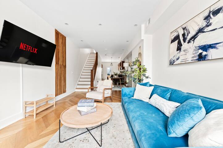 LUX! 3 FLRS Townhome w/Arcade| 10 Mins Dri to Path gallery image 5