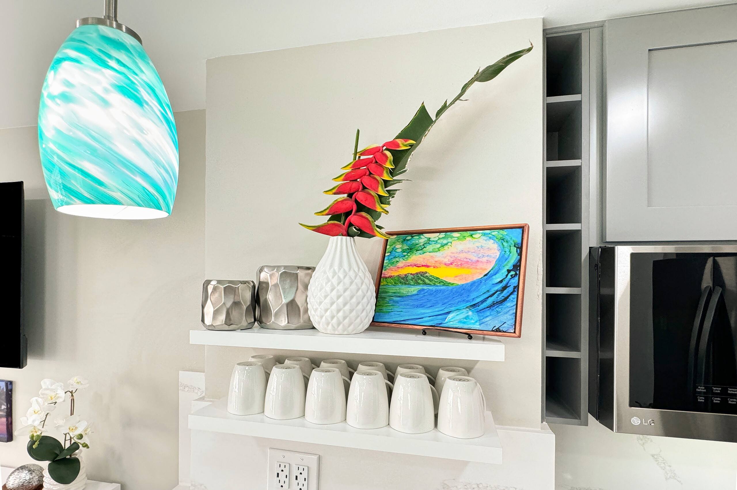 Condo in Honolulu · ★4.71 · 2 bedrooms · 4 beds · 1 bath - Image 14