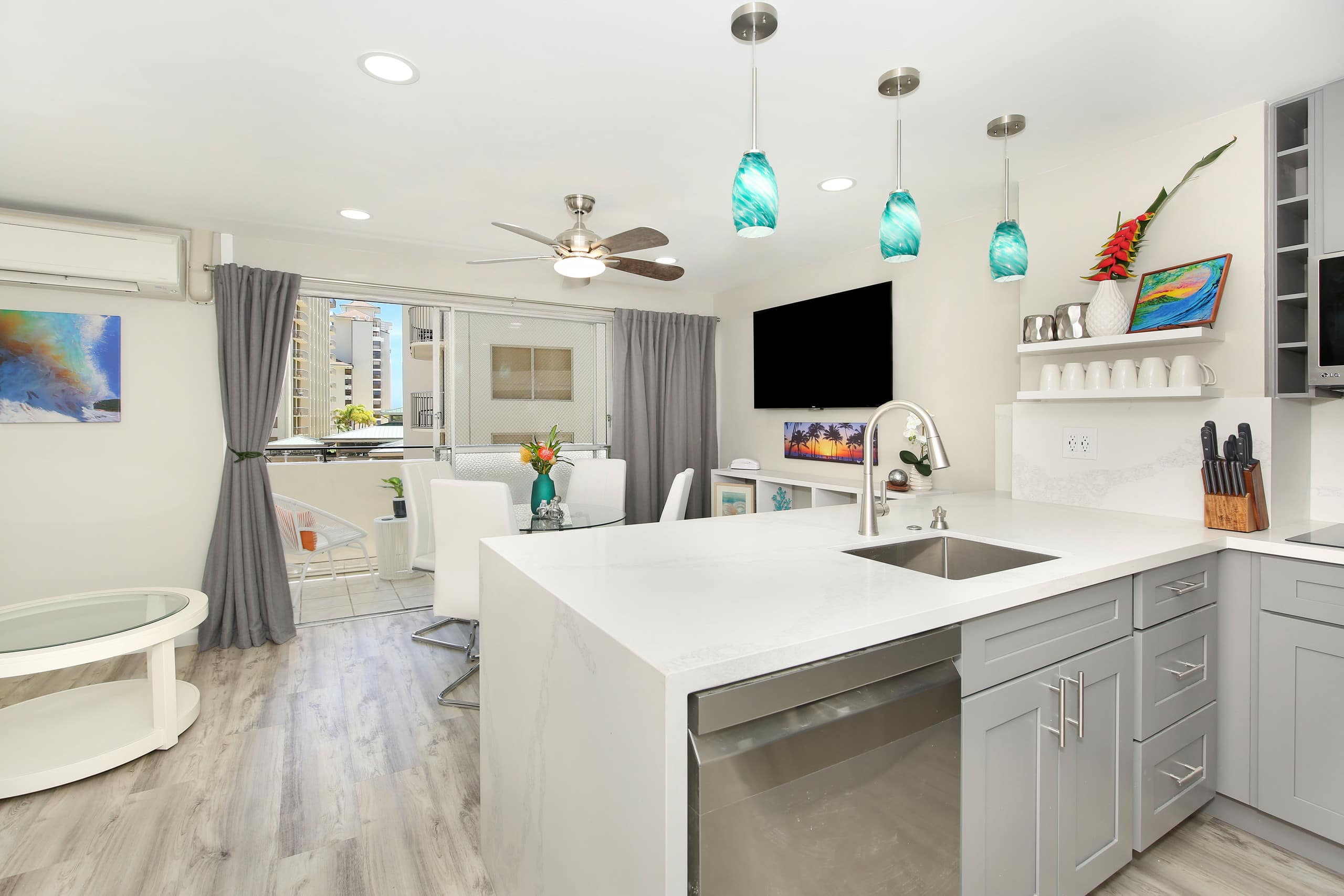 Condo in Honolulu · ★4.71 · 2 bedrooms · 4 beds · 1 bath - Image 17