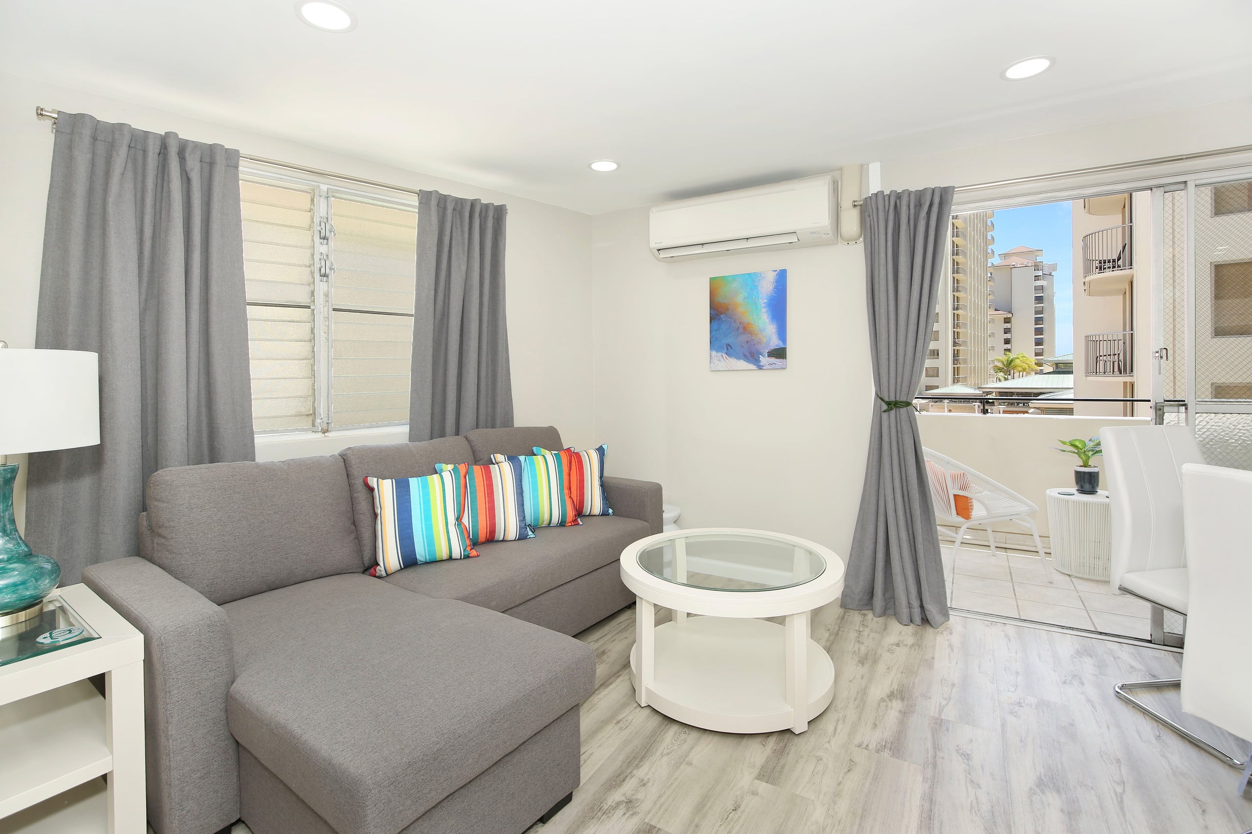 Condo in Honolulu · ★4.71 · 2 bedrooms · 4 beds · 1 bath - Image 5