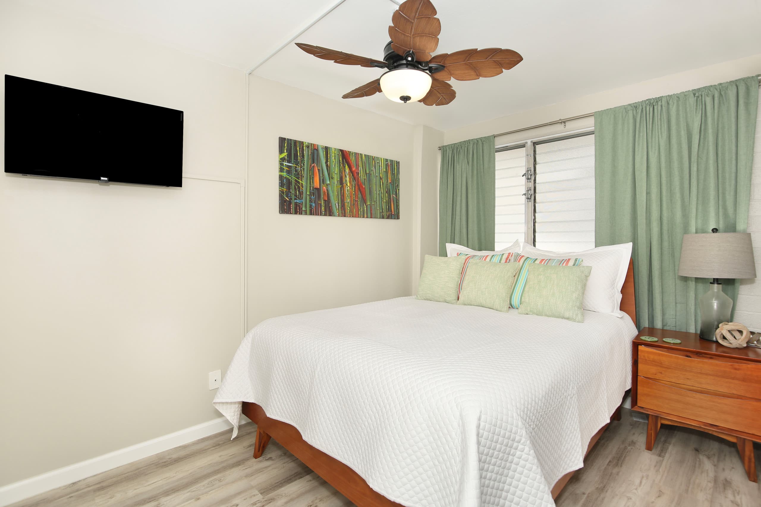 Condo in Honolulu · ★4.71 · 2 bedrooms · 4 beds · 1 bath - Image 2