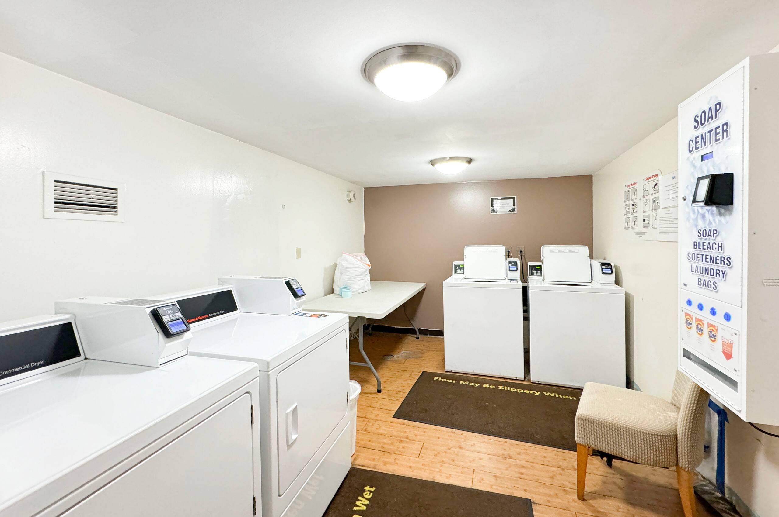 Condo in Honolulu · ★4.74 · 1 bedroom · 2 beds · 1 private bath - Image 17