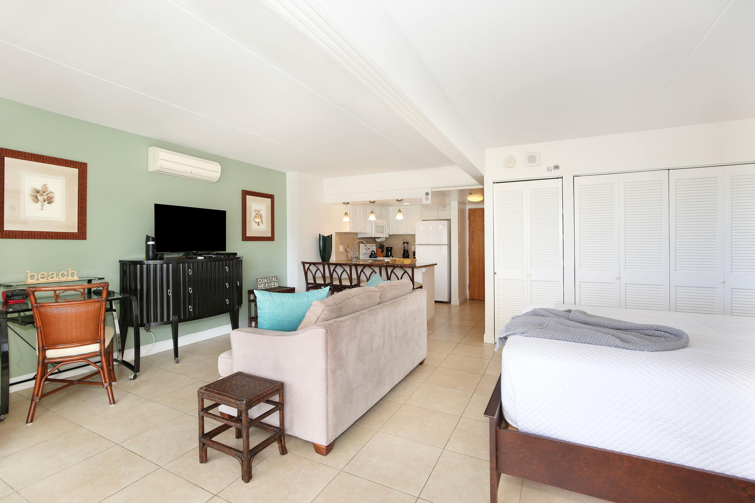 Condo in Honolulu · ★4.74 · 1 bedroom · 2 beds · 1 private bath - Image 7
