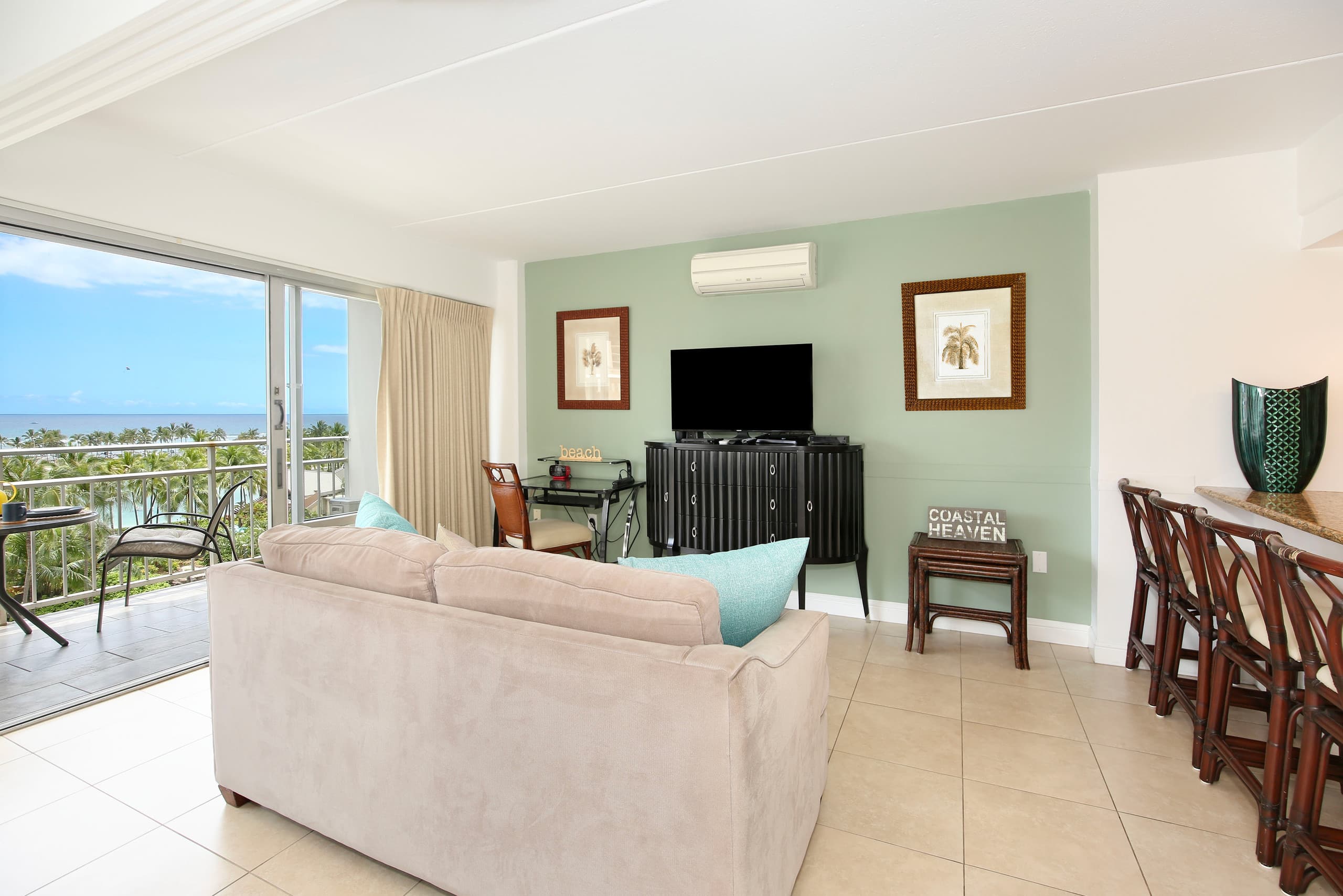 Condo in Honolulu · ★4.74 · 1 bedroom · 2 beds · 1 private bath - Image 6