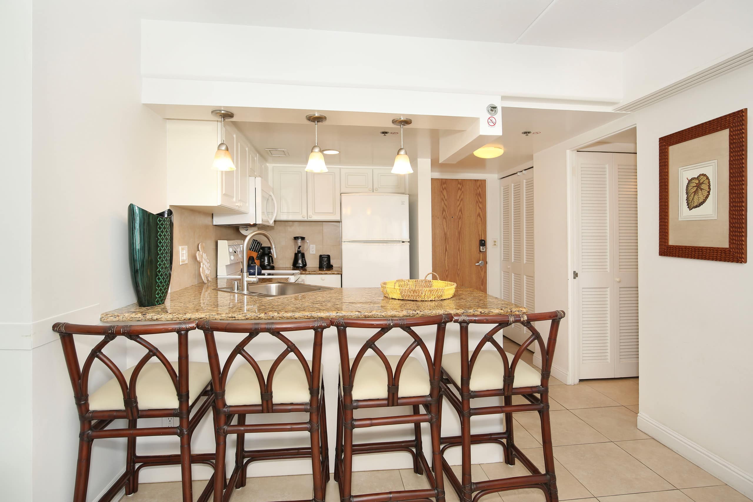 Condo in Honolulu · ★4.74 · 1 bedroom · 2 beds · 1 private bath - Image 10
