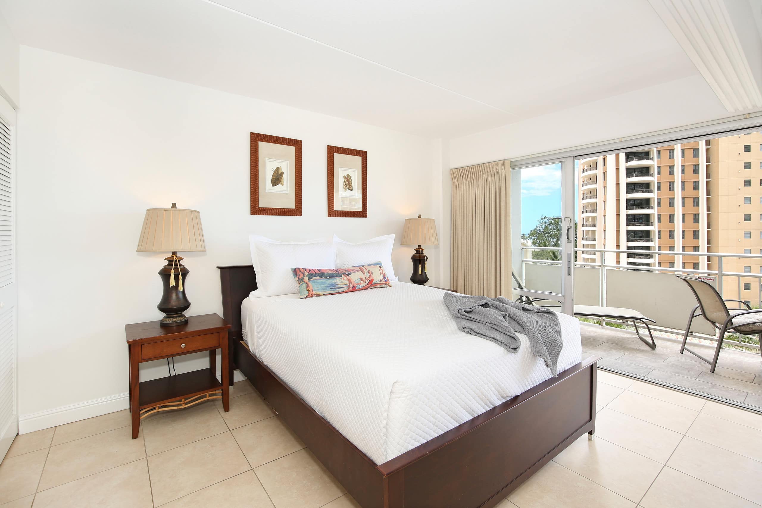 Condo in Honolulu · ★4.74 · 1 bedroom · 2 beds · 1 private bath - Image 2