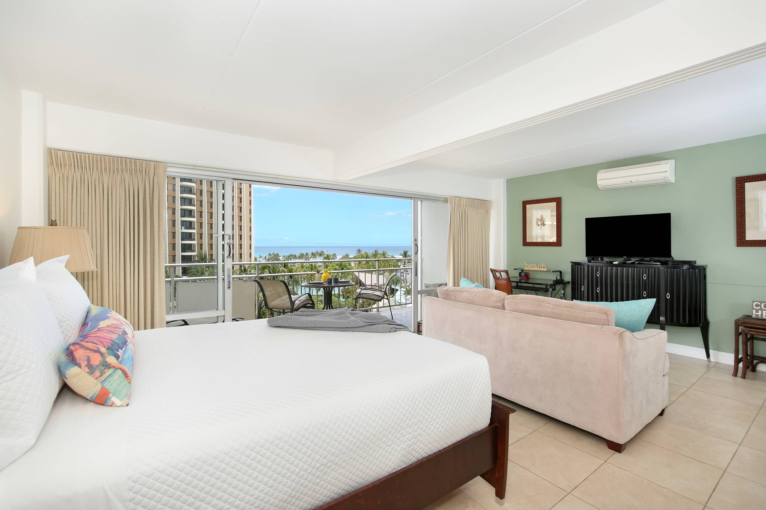 Condo in Honolulu · ★4.74 · 1 bedroom · 2 beds · 1 private bath - Image 1