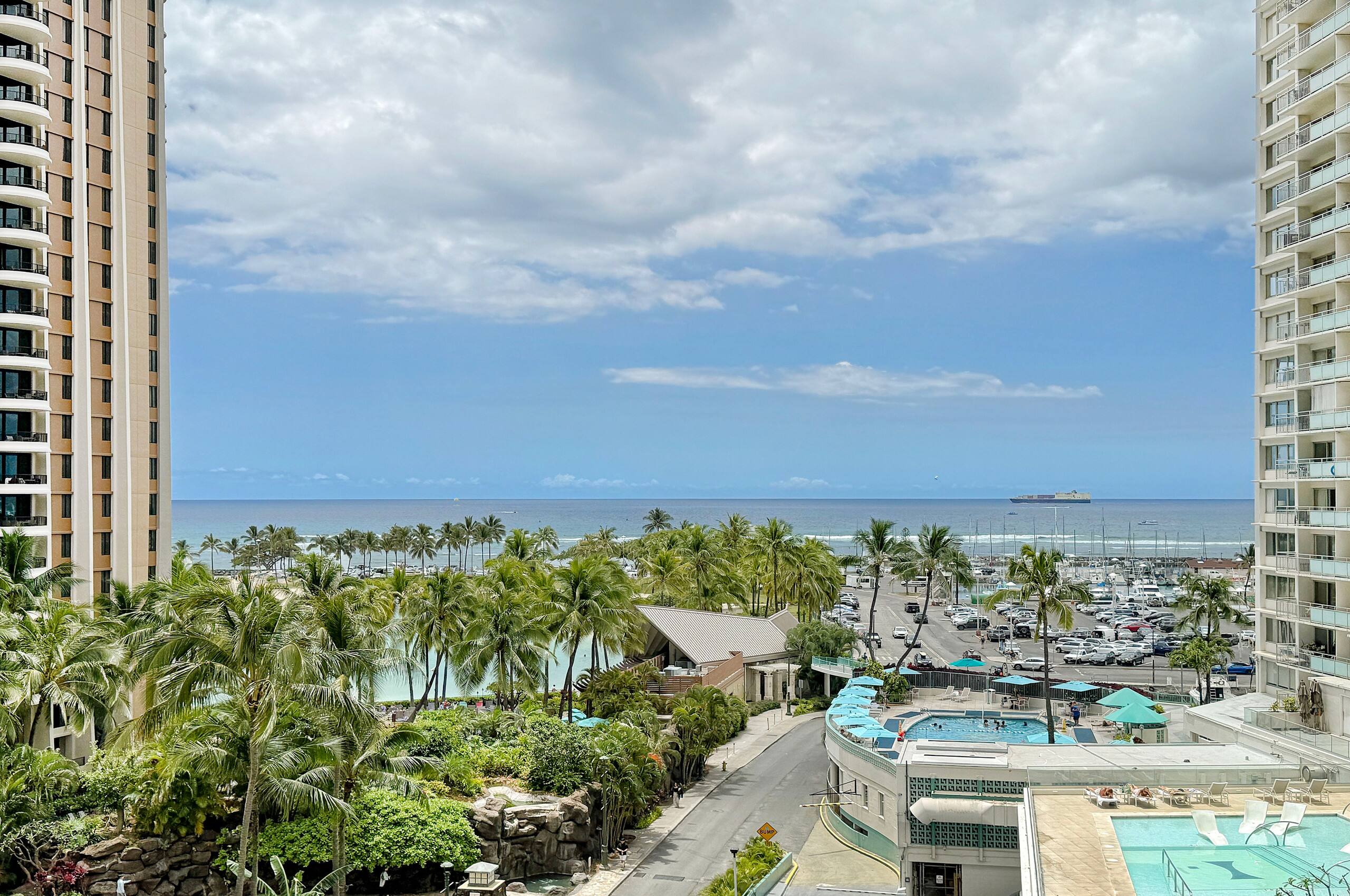 Condo in Honolulu · ★4.74 · 1 bedroom · 2 beds · 1 private bath - Image 16