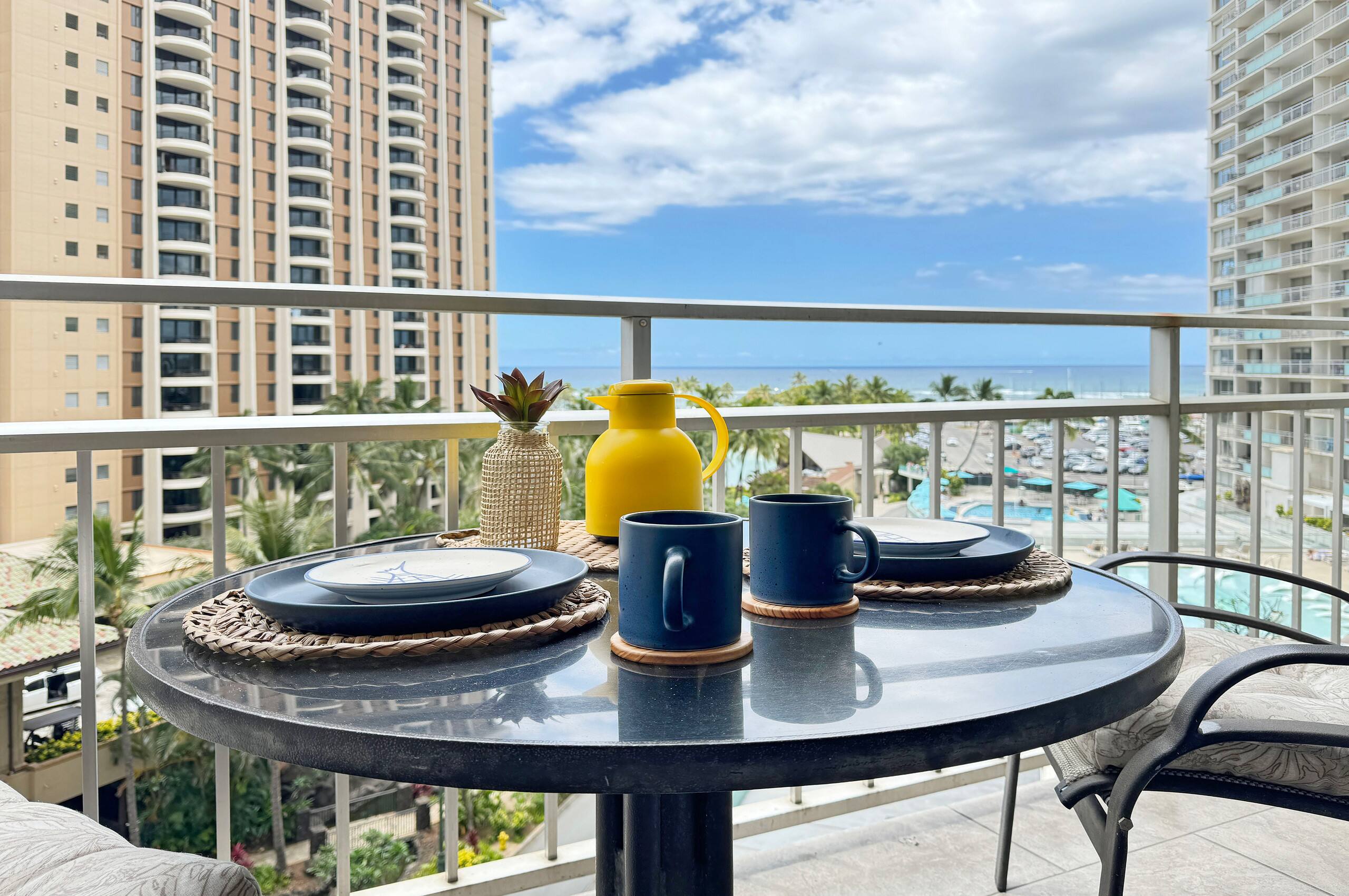 Condo in Honolulu · ★4.74 · 1 bedroom · 2 beds · 1 private bath - Image 14