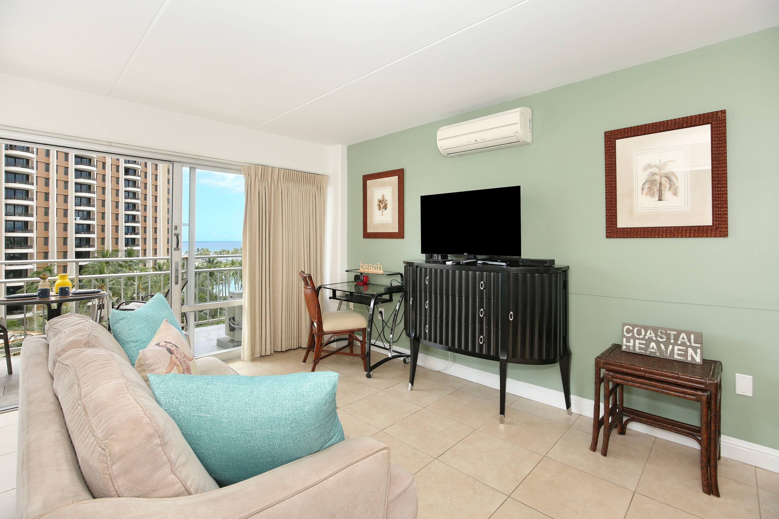 Condo in Honolulu · ★4.74 · 1 bedroom · 2 beds · 1 private bath - Image 5