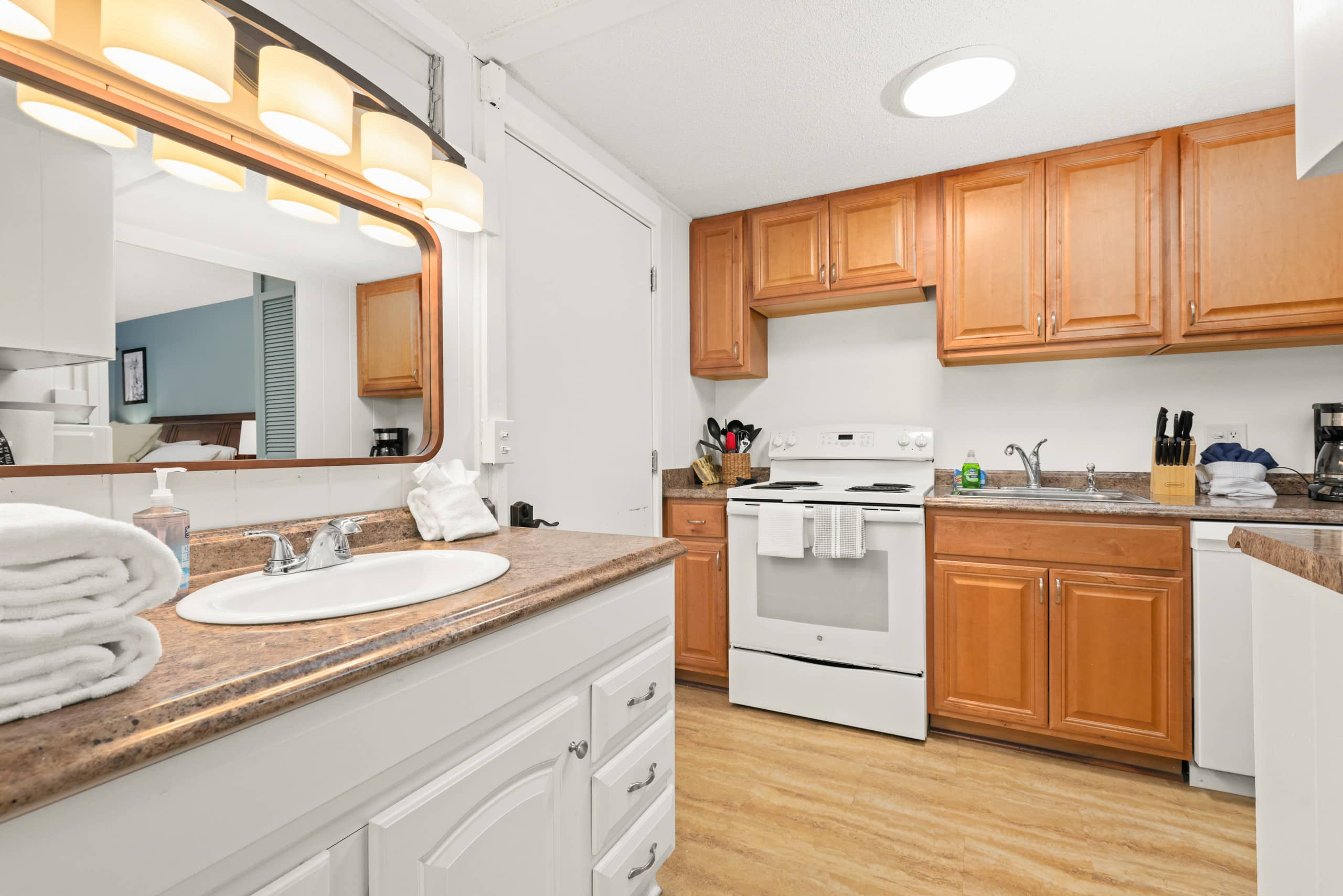 Prime Location! Double Studios TWO King Bed Suites - Image 3