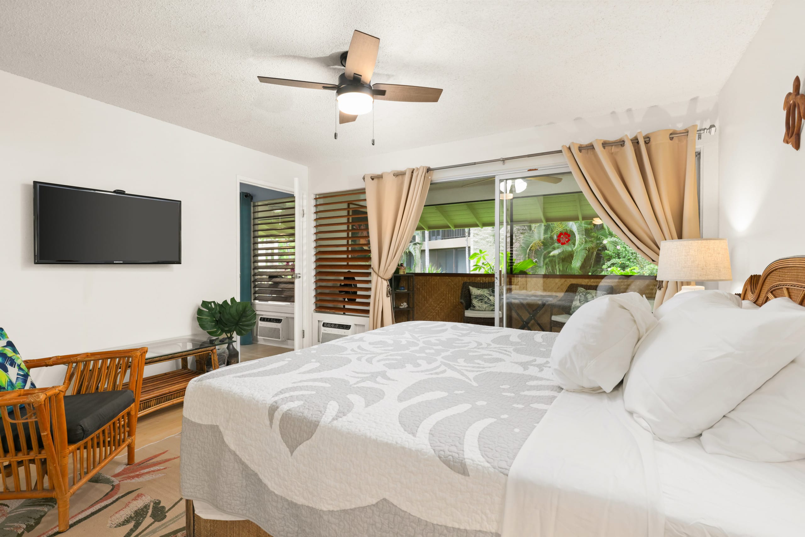 Prime Location! Double Studios TWO King Bed Suites - Image 13