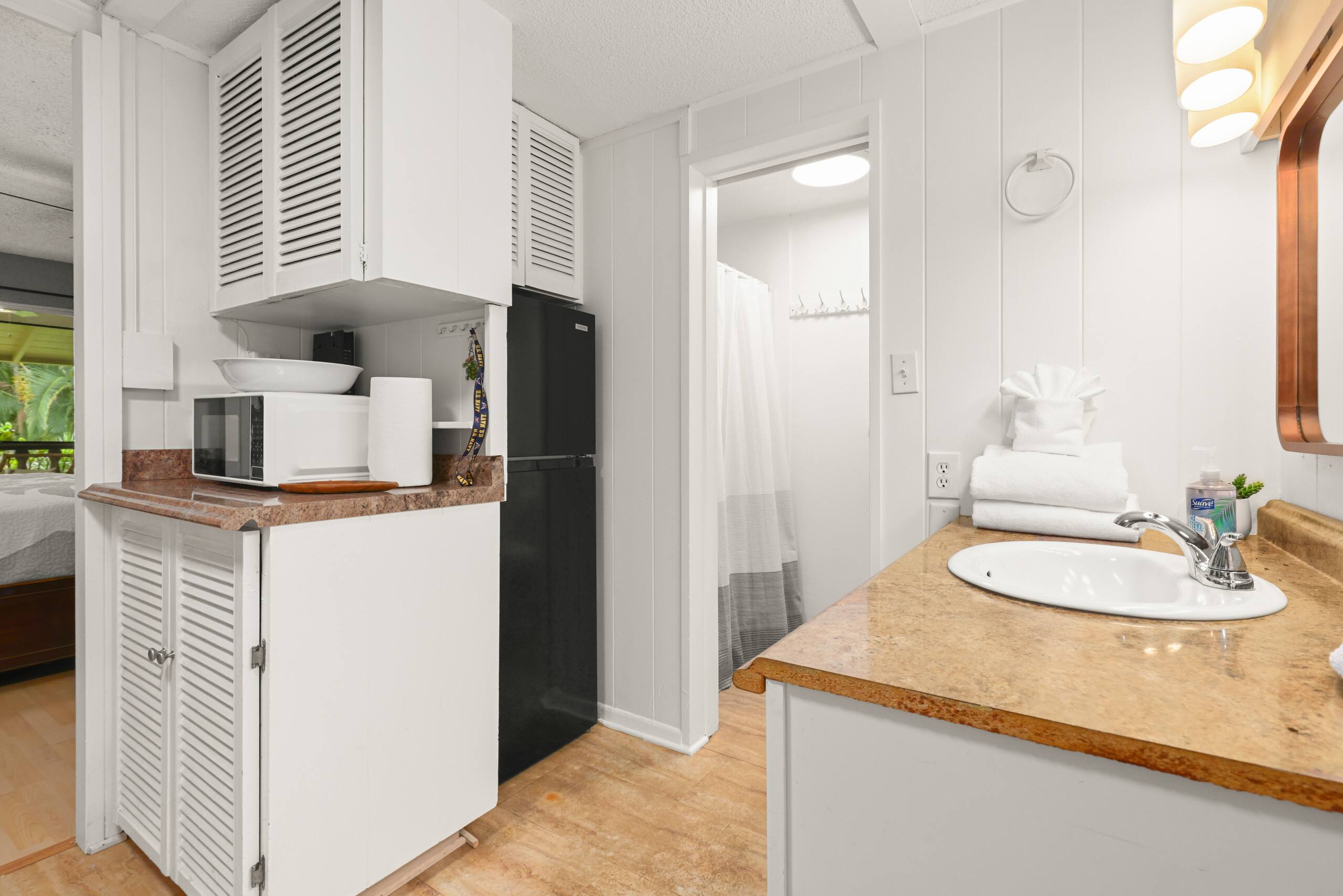 Prime Location! Double Studios TWO King Bed Suites - Image 4