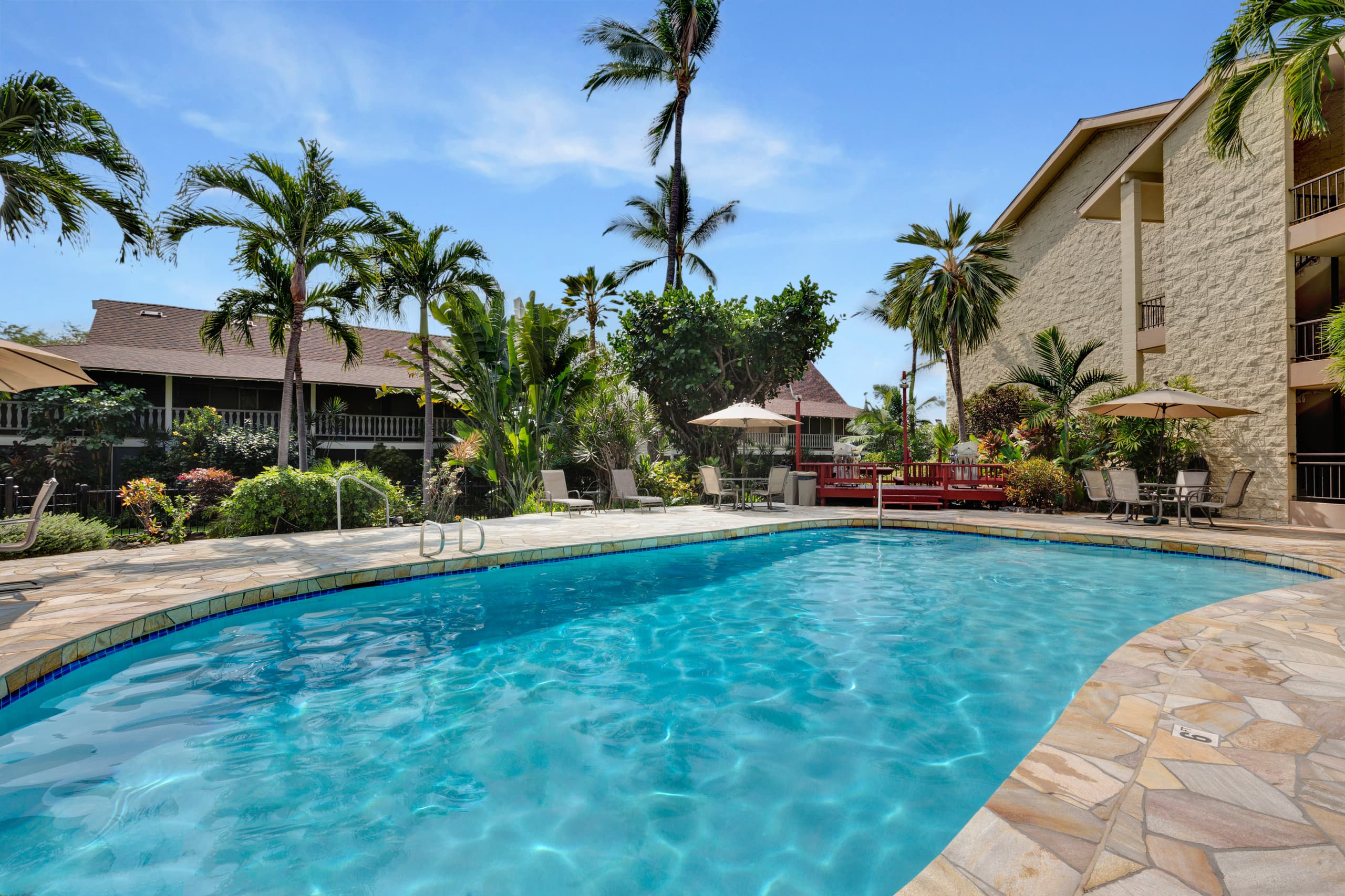 Prime Location! Double Studios TWO King Bed Suites - Image 26