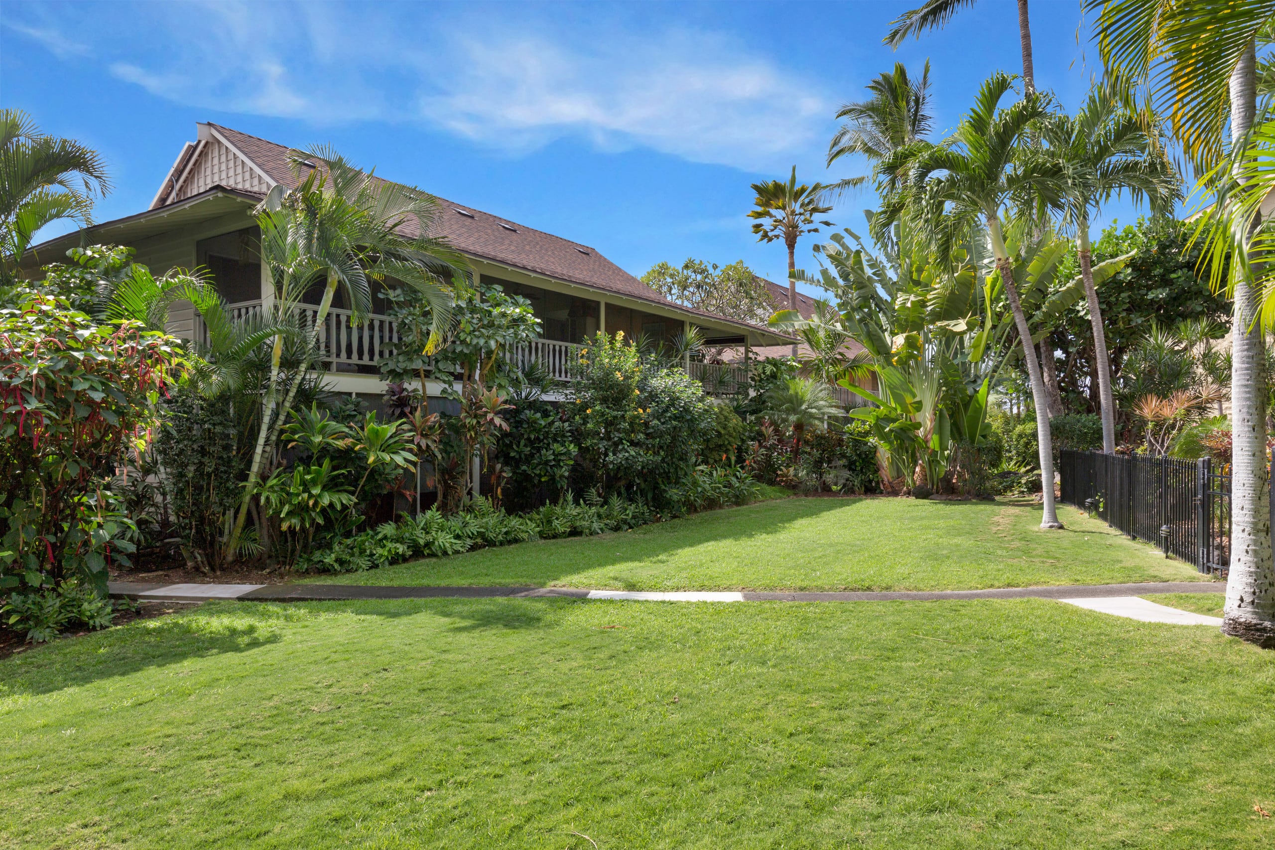 Prime Location! Double Studios TWO King Bed Suites - Image 25