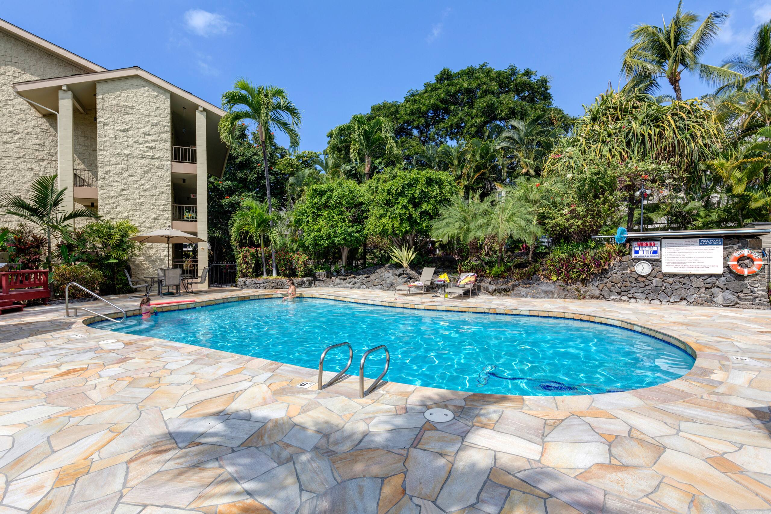 Prime Location! Double Studios TWO King Bed Suites - Image 28