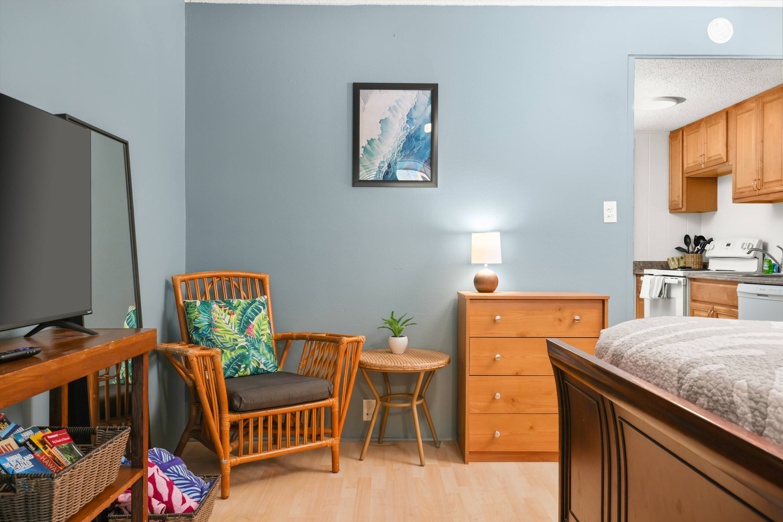 Prime Location! Double Studios TWO King Bed Suites - Image 7