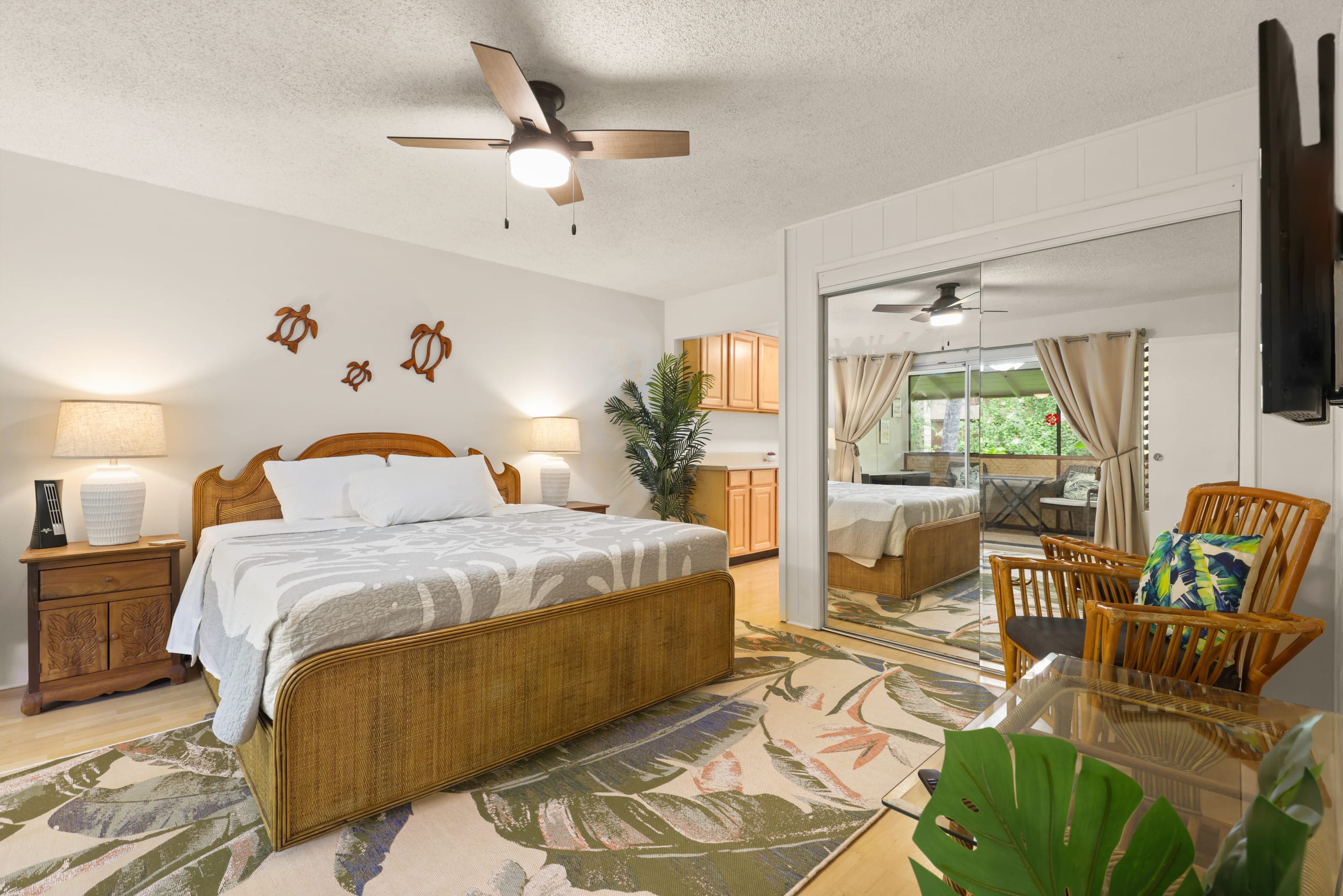 Prime Location! Double Studios TWO King Bed Suites - Image 15