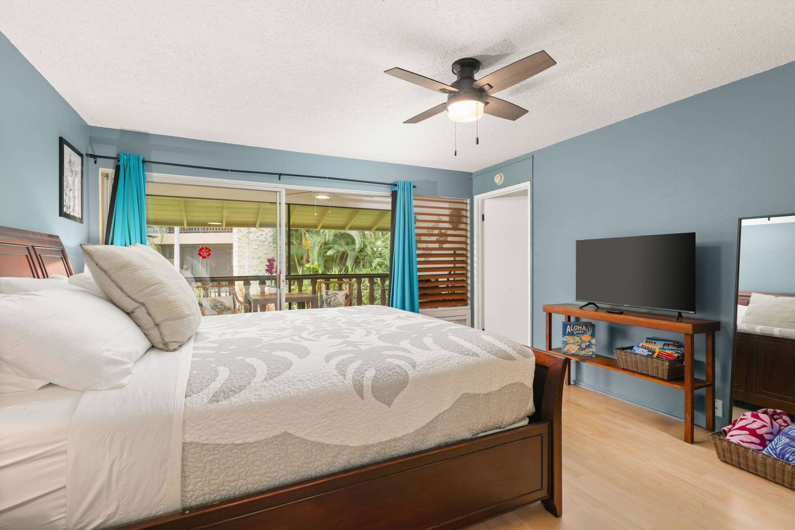 Prime Location! Double Studios TWO King Bed Suites - Image 8