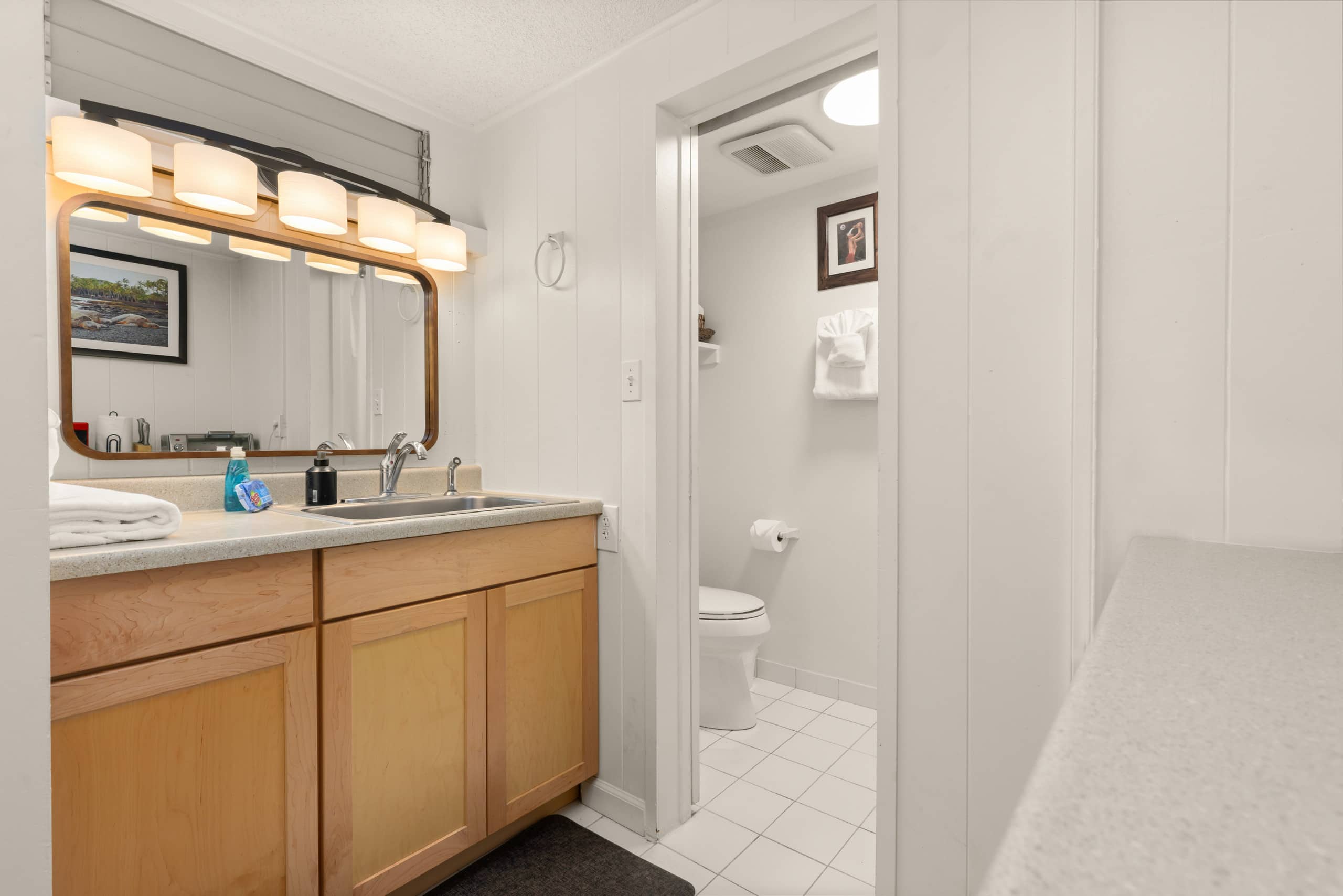 Prime Location! Double Studios TWO King Bed Suites - Image 17