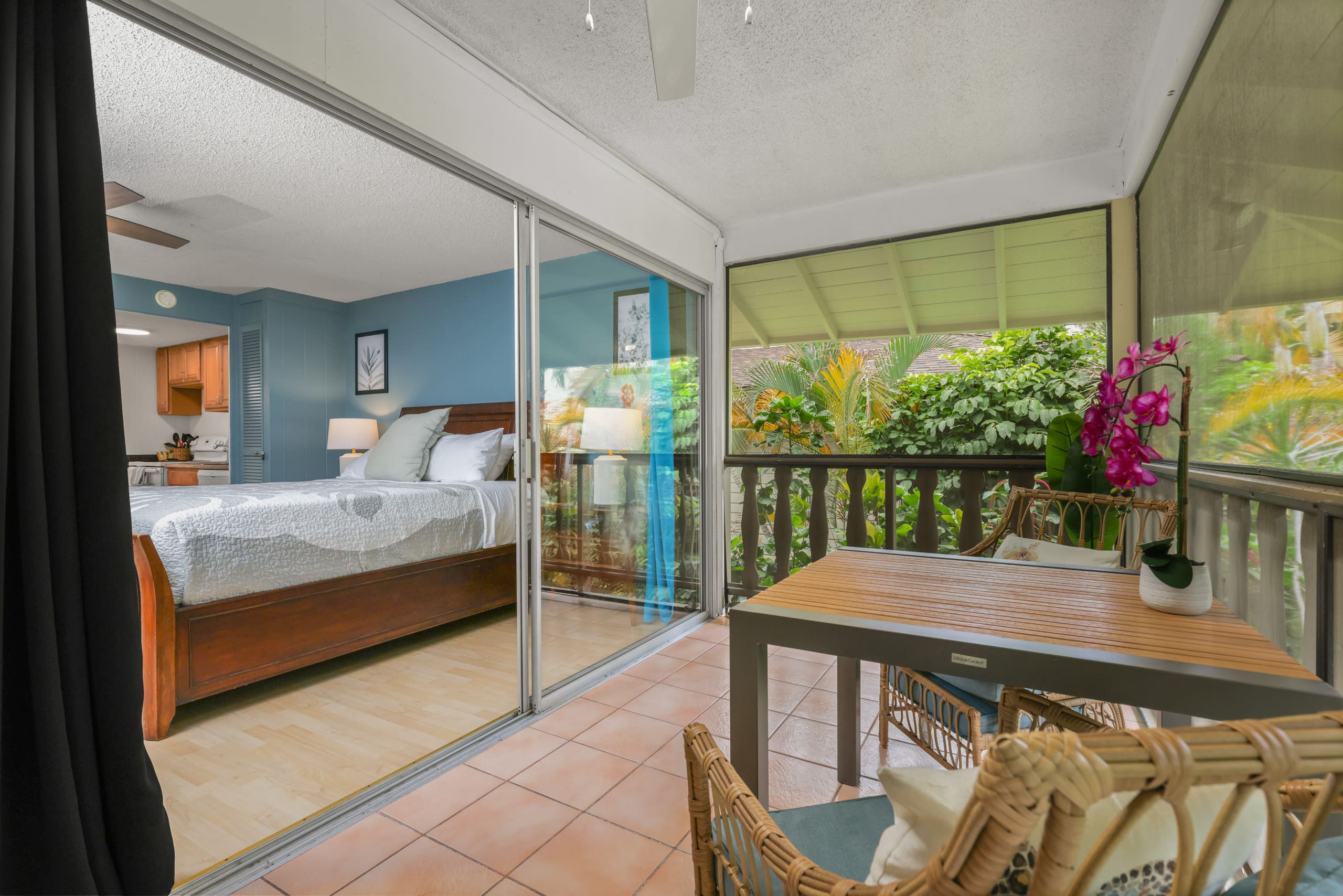 Prime Location! Double Studios TWO King Bed Suites - Image 6