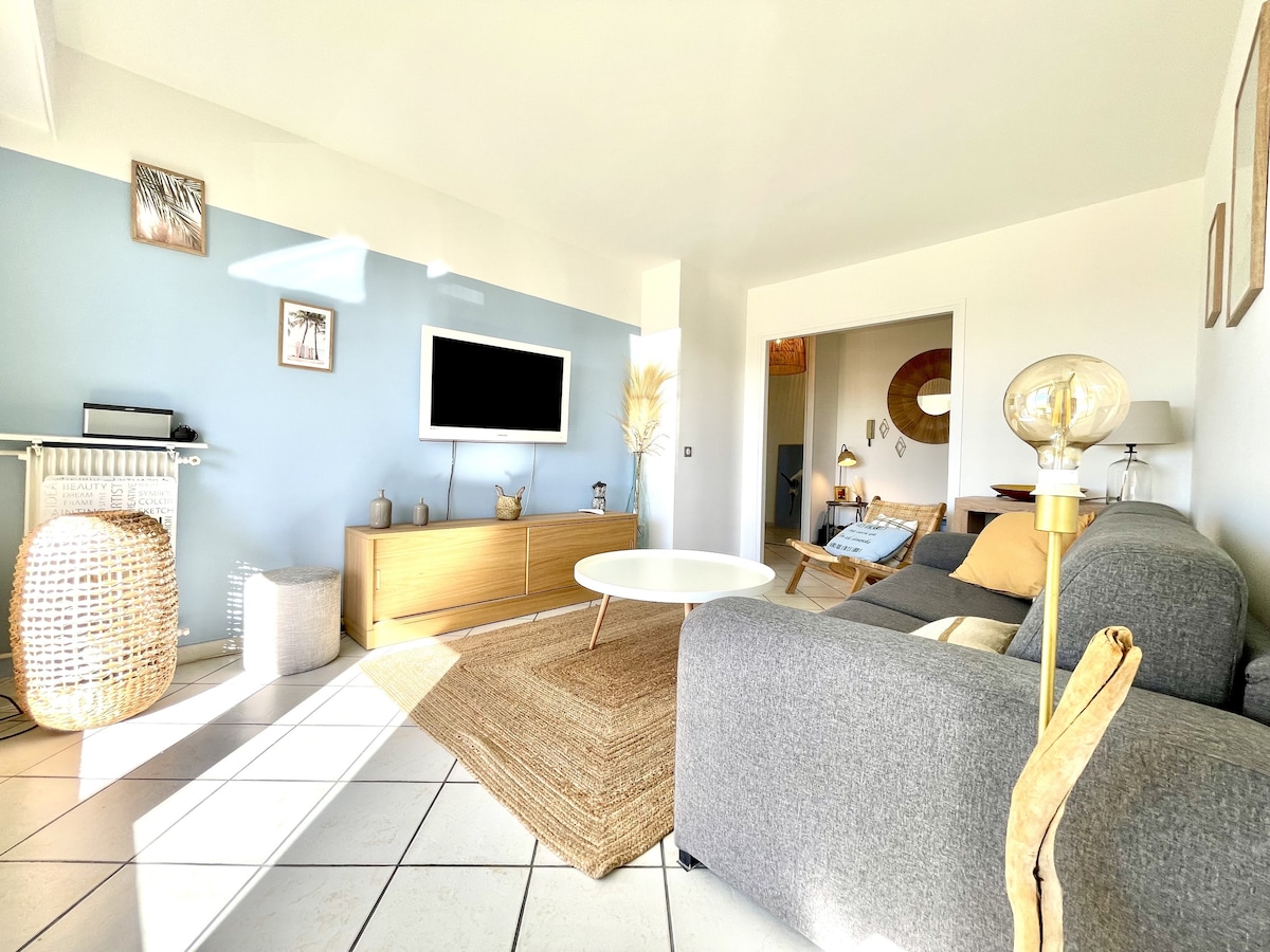 Kitanda cha sofa 140x190 - Runinga - Meza/koni kwa watu 4 