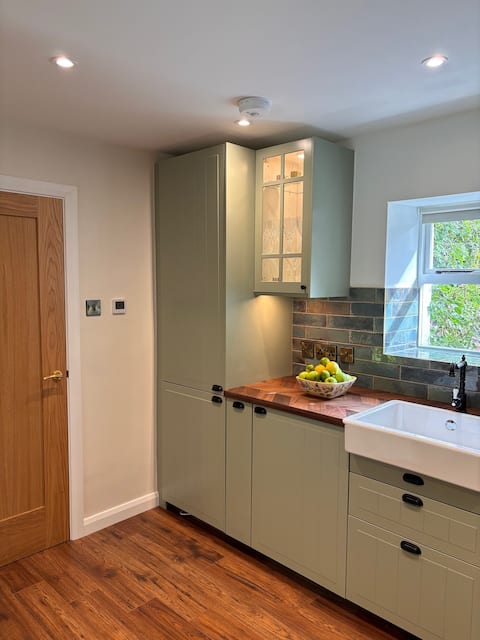 Popular Airbnb listing: The Cottage @ Walworth Demesne in Benbradagh