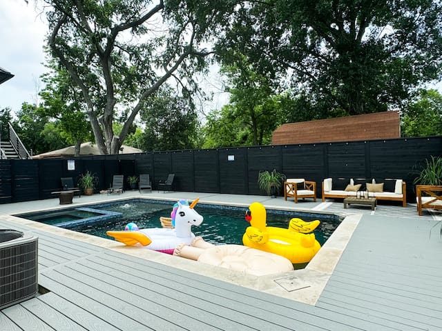 Central Austin Cozy Retreat